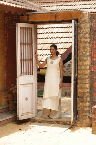 A Mark of Gold Cliff Hanger Kurta Set