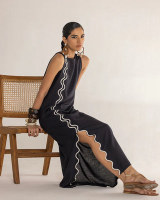 BEND THE LINE SLEEK DRESS