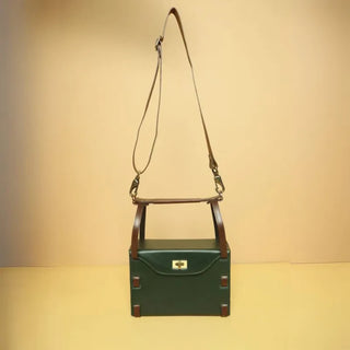 Box Crossbody Handbag in Dark Green: Luna