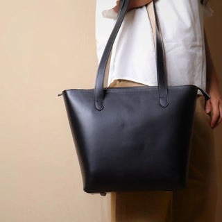 Classic Black Tote Handbag with Zipper: Lilly