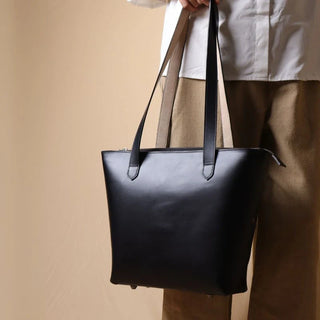 Classic Black Tote Handbag with Zipper: Lilly
