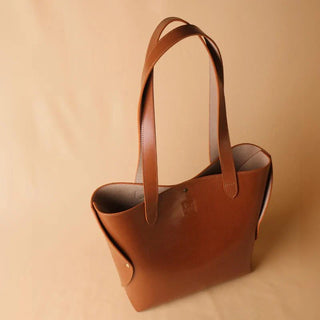 Tote Handbag in Classic Tan with Zipped Closure: Lilly