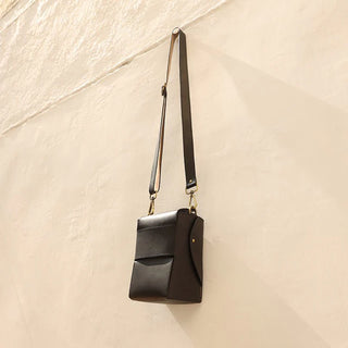 Shoulder Pouch Bag in Black: Esmerelda