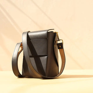 Shoulder Pouch Bag in Black: Esmerelda