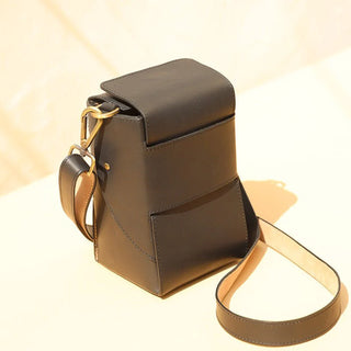 Shoulder Pouch Bag in Black: Esmerelda